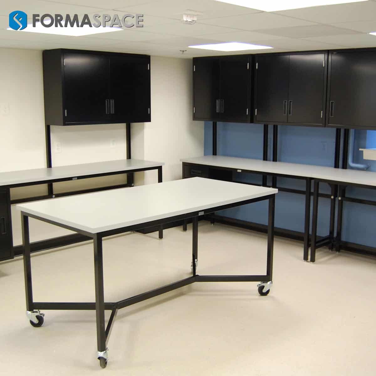 Custom Fit Tech Lab Workbenches