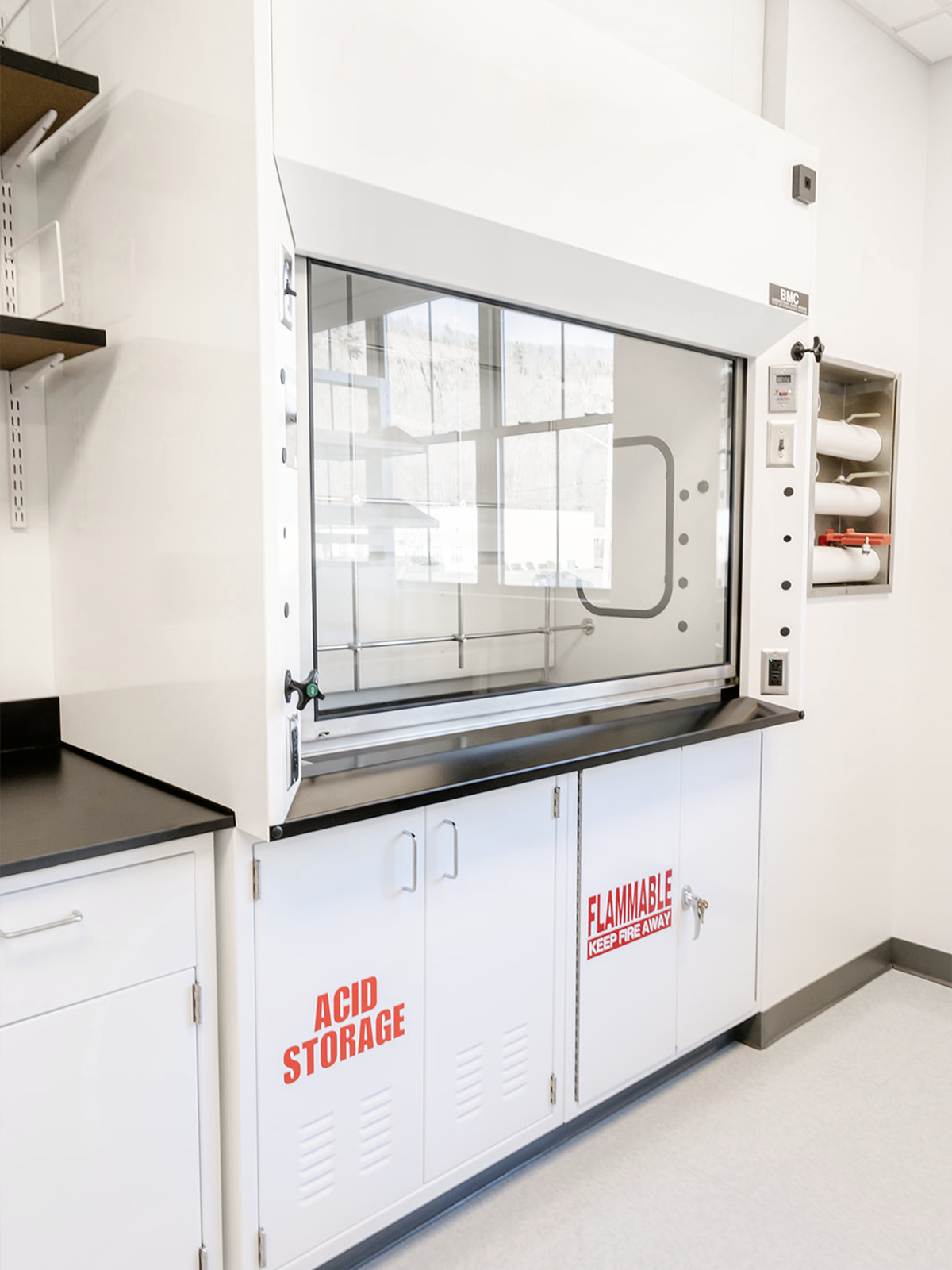 white lab fumehood